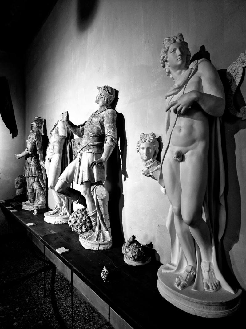 Particolari delle statue della fonderia Munaretti di Venezia esposte a Villa Giustiniani Tonon